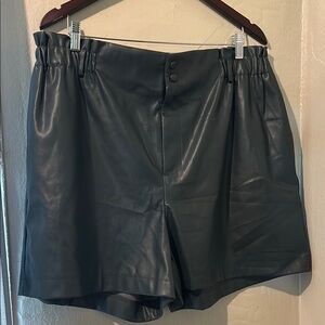 🔴SOLD IN SHOW🔴NWOT Primark Green FauxLeather Shorts